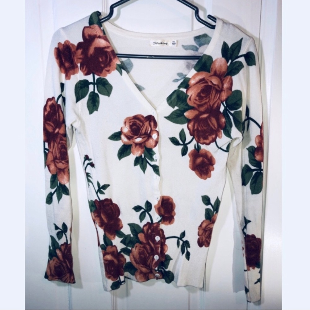 [STRIKING] Floral Cardigan